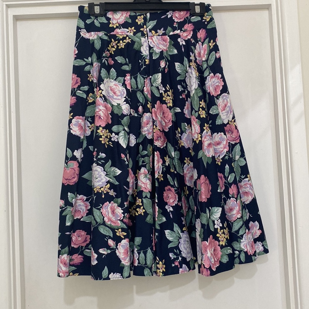 Review Size 10 Floral Skirt - Picture 2 of 8